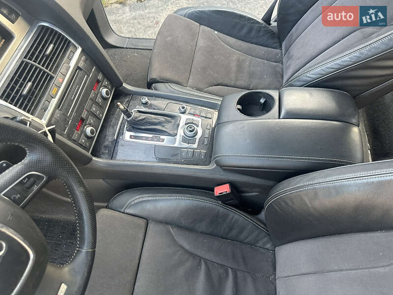 Внедорожник / Кроссовер Audi Q7 2010 в Олевске