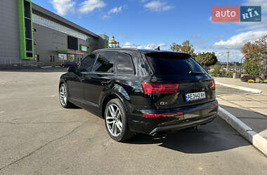 Позашляховик / Кросовер Audi Q7 2018 в 