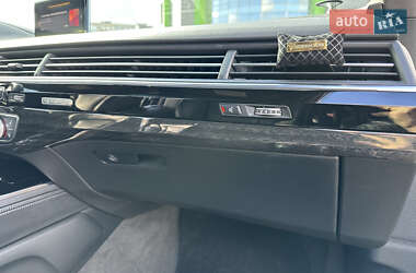 Позашляховик / Кросовер Audi Q7 2018 в 