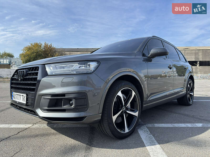 Позашляховик / Кросовер Audi Q7 2019 в 