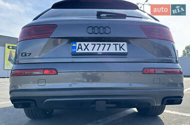 Позашляховик / Кросовер Audi Q7 2019 в 