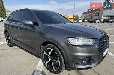Позашляховик / Кросовер Audi Q7 2019 в 