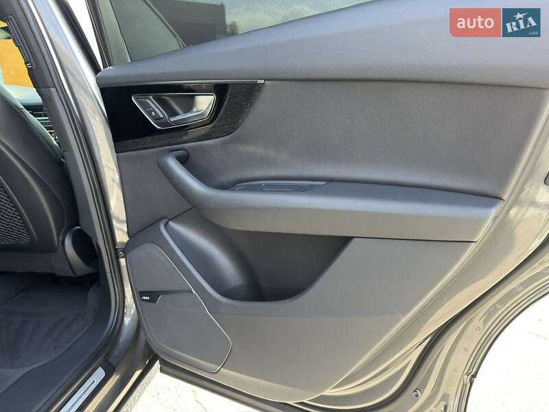Позашляховик / Кросовер Audi Q7 2019 в Києві