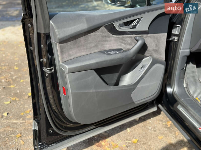 Внедорожник / Кроссовер Audi Q7 2017 в Киеве