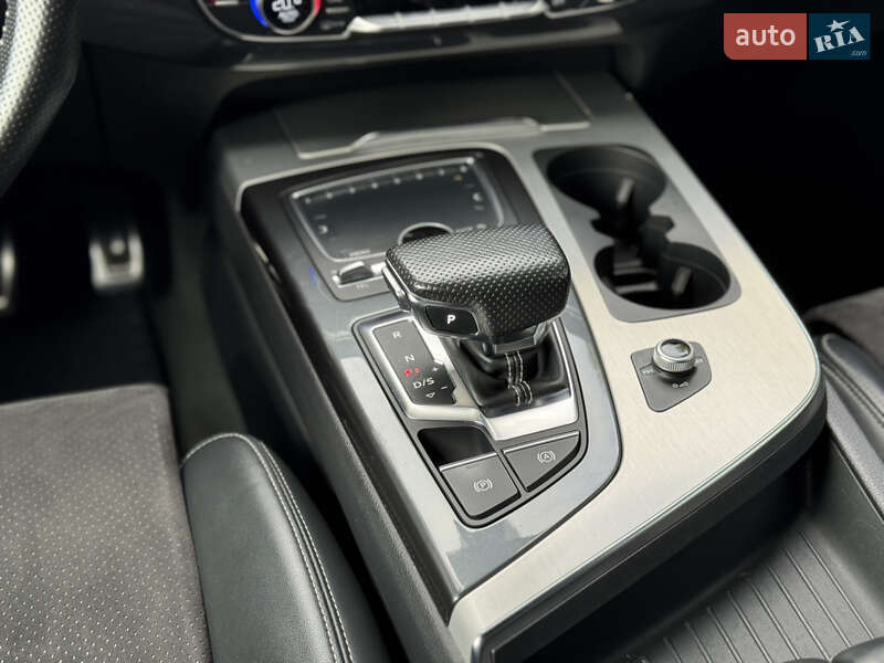 Внедорожник / Кроссовер Audi Q7 2017 в Киеве