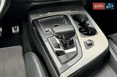 Внедорожник / Кроссовер Audi Q7 2017 в 