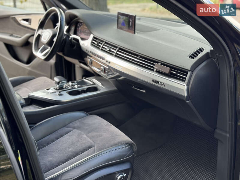 Внедорожник / Кроссовер Audi Q7 2017 в Киеве