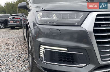 Позашляховик / Кросовер Audi Q7 2018 в 