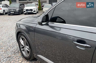 Позашляховик / Кросовер Audi Q7 2018 в 