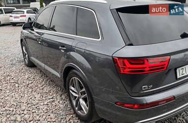 Позашляховик / Кросовер Audi Q7 2018 в 
