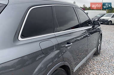 Позашляховик / Кросовер Audi Q7 2018 в 