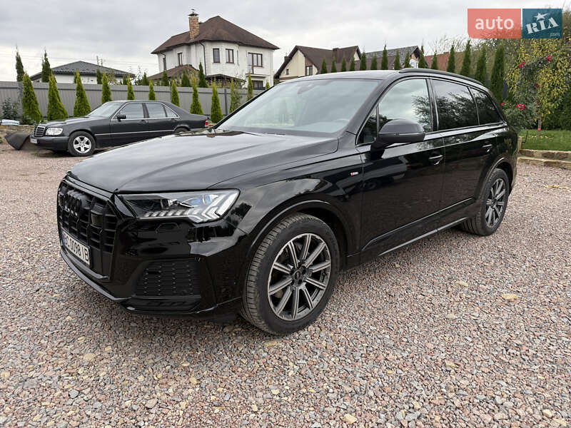 Внедорожник / Кроссовер Audi Q7 2021 в 