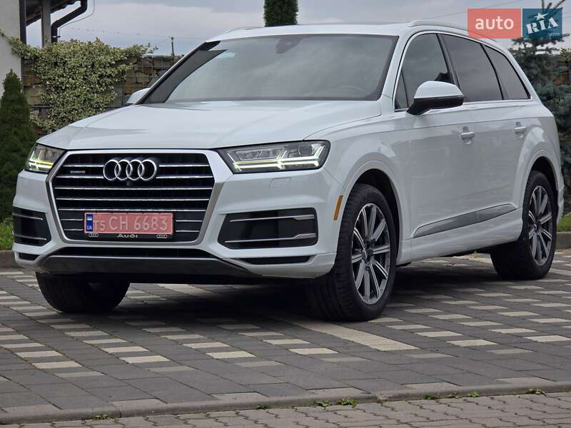 Внедорожник / Кроссовер Audi Q7 2017 в 