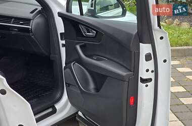 Внедорожник / Кроссовер Audi Q7 2017 в 
