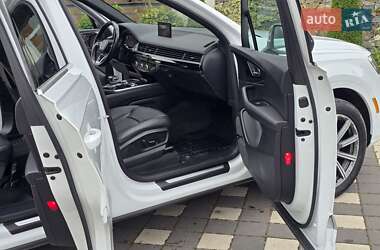Внедорожник / Кроссовер Audi Q7 2017 в 