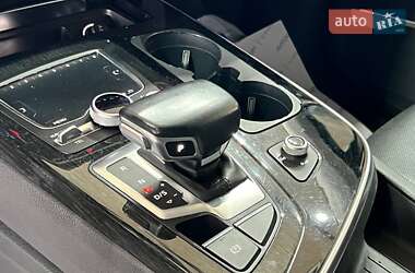 Внедорожник / Кроссовер Audi Q7 2015 в 