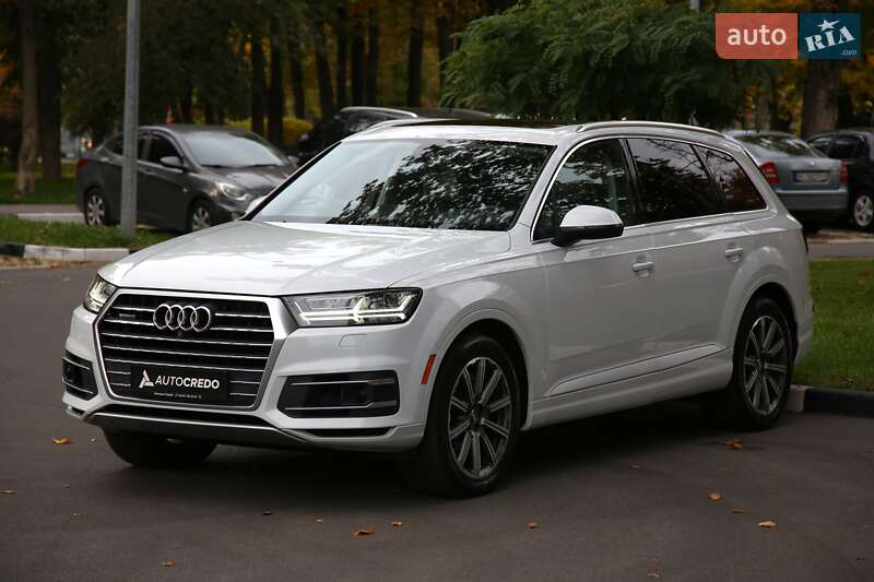 Позашляховик / Кросовер Audi Q7 2017 в 