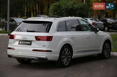 Позашляховик / Кросовер Audi Q7 2017 в 