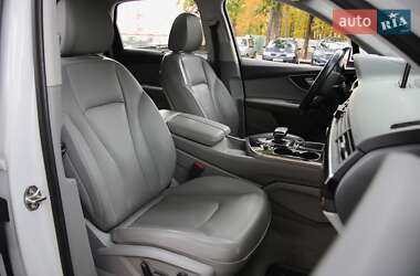 Позашляховик / Кросовер Audi Q7 2017 в 