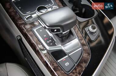 Позашляховик / Кросовер Audi Q7 2017 в 