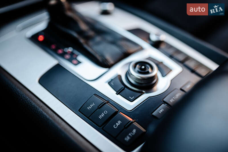 Позашляховик / Кросовер Audi Q7 2010 в Дніпрі