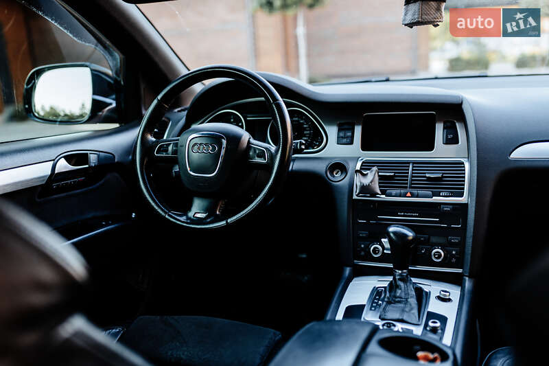 Позашляховик / Кросовер Audi Q7 2010 в Дніпрі