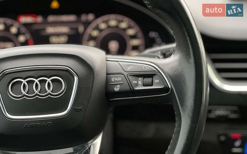 Позашляховик / Кросовер Audi Q7 2017 в Львові