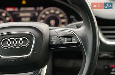 Позашляховик / Кросовер Audi Q7 2017 в 