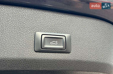 Внедорожник / Кроссовер Audi Q7 2015 в 