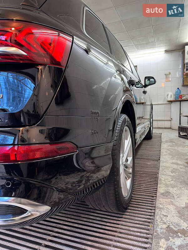 Внедорожник / Кроссовер Audi Q7 2020 в Киеве