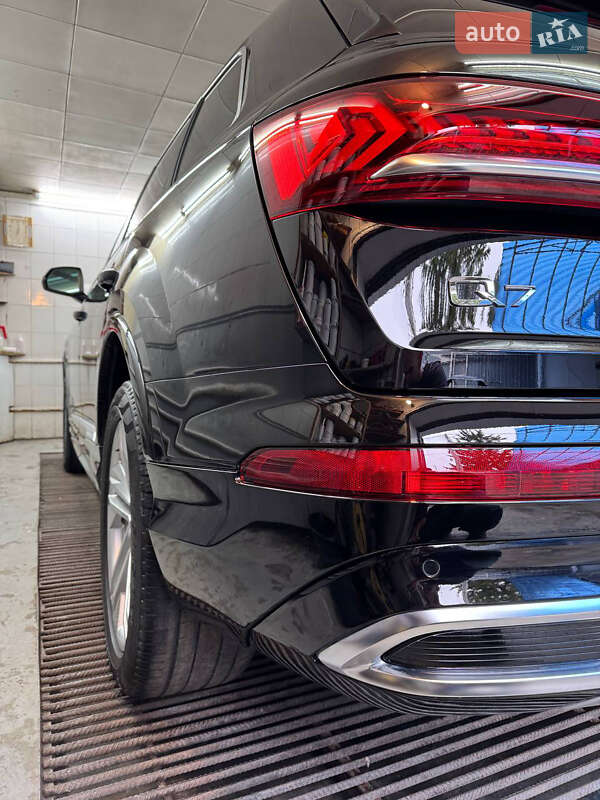 Внедорожник / Кроссовер Audi Q7 2020 в Киеве
