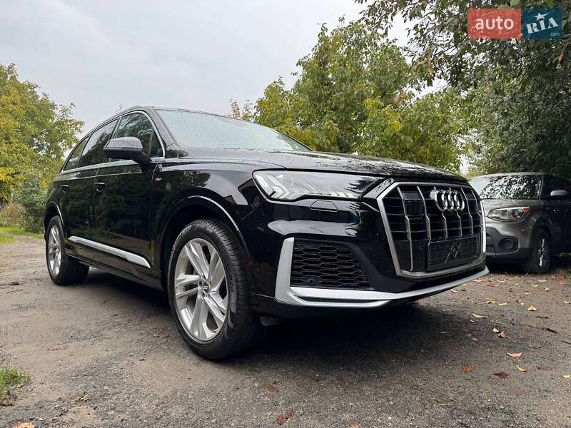 Внедорожник / Кроссовер Audi Q7 2020 в Киеве