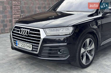 Внедорожник / Кроссовер Audi Q7 2017 в 