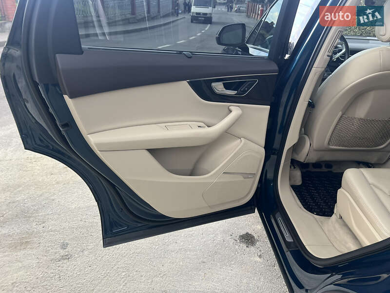 Позашляховик / Кросовер Audi Q7 2018 в Дніпрі
