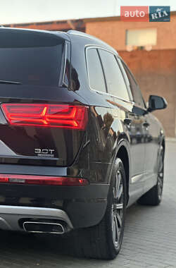 Позашляховик / Кросовер Audi Q7 2017 в 