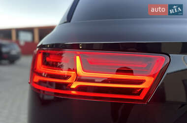 Позашляховик / Кросовер Audi Q7 2017 в 