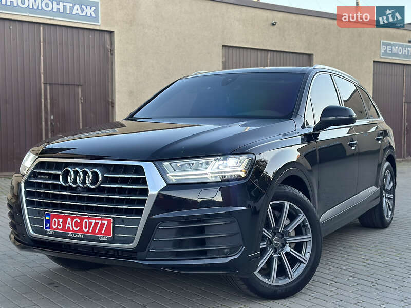 Позашляховик / Кросовер Audi Q7 2017 в 