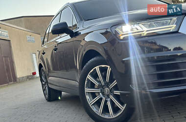 Позашляховик / Кросовер Audi Q7 2017 в 