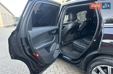 Позашляховик / Кросовер Audi Q7 2017 в 