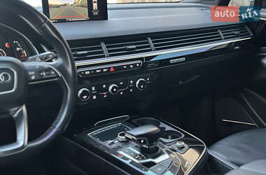 Позашляховик / Кросовер Audi Q7 2017 в 