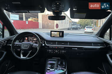 Позашляховик / Кросовер Audi Q7 2017 в 