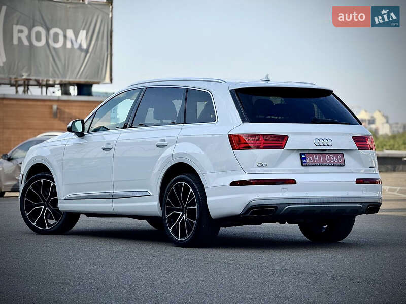 Позашляховик / Кросовер Audi Q7 2017 в Києві