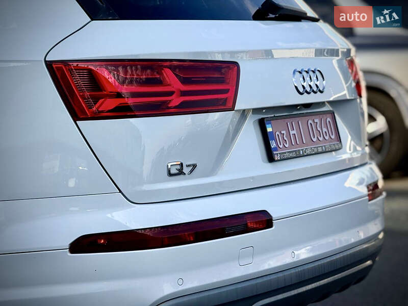 Позашляховик / Кросовер Audi Q7 2017 в Києві