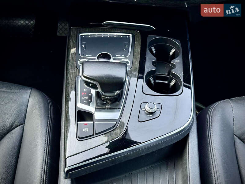 Позашляховик / Кросовер Audi Q7 2017 в Києві