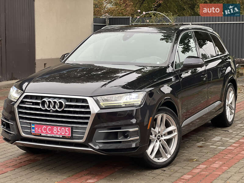 Внедорожник / Кроссовер Audi Q7 2016 в 