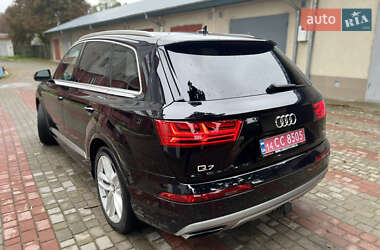 Внедорожник / Кроссовер Audi Q7 2016 в 