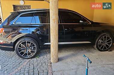 Позашляховик / Кросовер Audi Q7 2017 в 