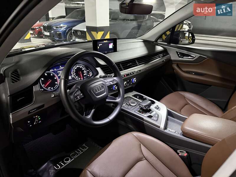 Внедорожник / Кроссовер Audi Q7 2016 в Днепре