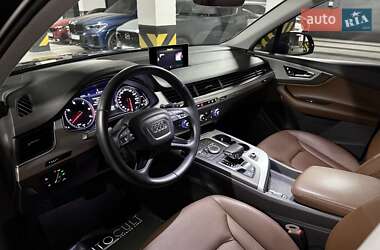 Внедорожник / Кроссовер Audi Q7 2016 в 
