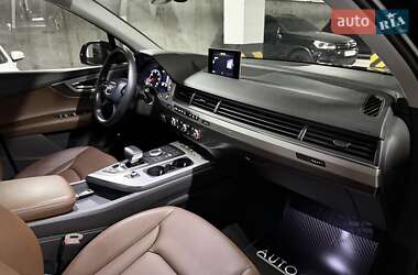 Внедорожник / Кроссовер Audi Q7 2016 в 